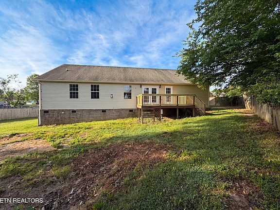 5th image of 375 Walnut Ln