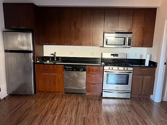 2nd image of 920 Montgomery St #312