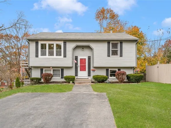 8 Dorr St, Cumberland, RI 02864