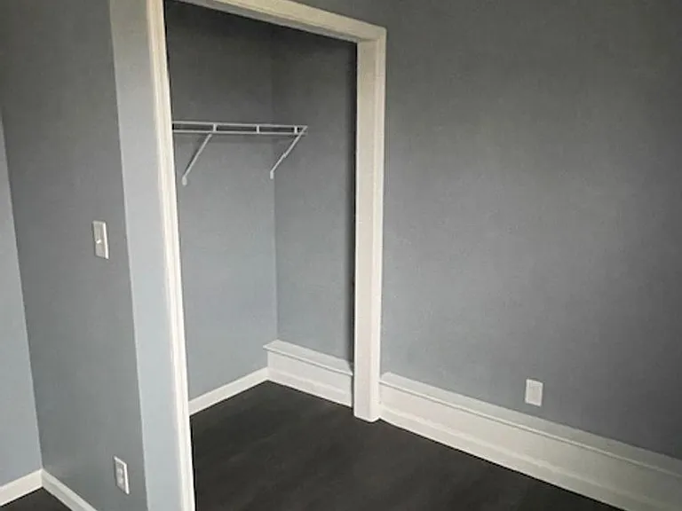 503 E College St — Photo 6