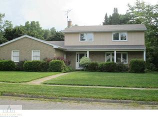 1039 Cliffdale Dr, Haslett, MI 48840