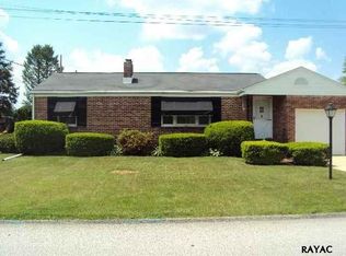 2702 Meadowbrook Blvd, York, PA 17406