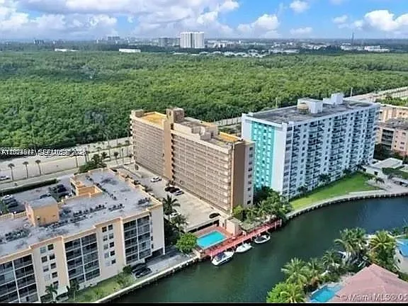 Island Shores Condo — Photo 2