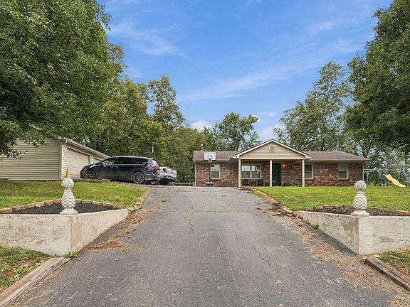 3rd image of 4245 Carpenter Rd