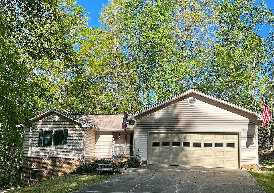 2nd image of 15055 Danube Cir
