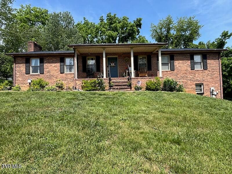 1st image of 179 Cloverleaf Dr