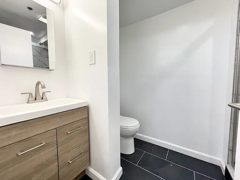 19 Queensberry St #B — Photo 5