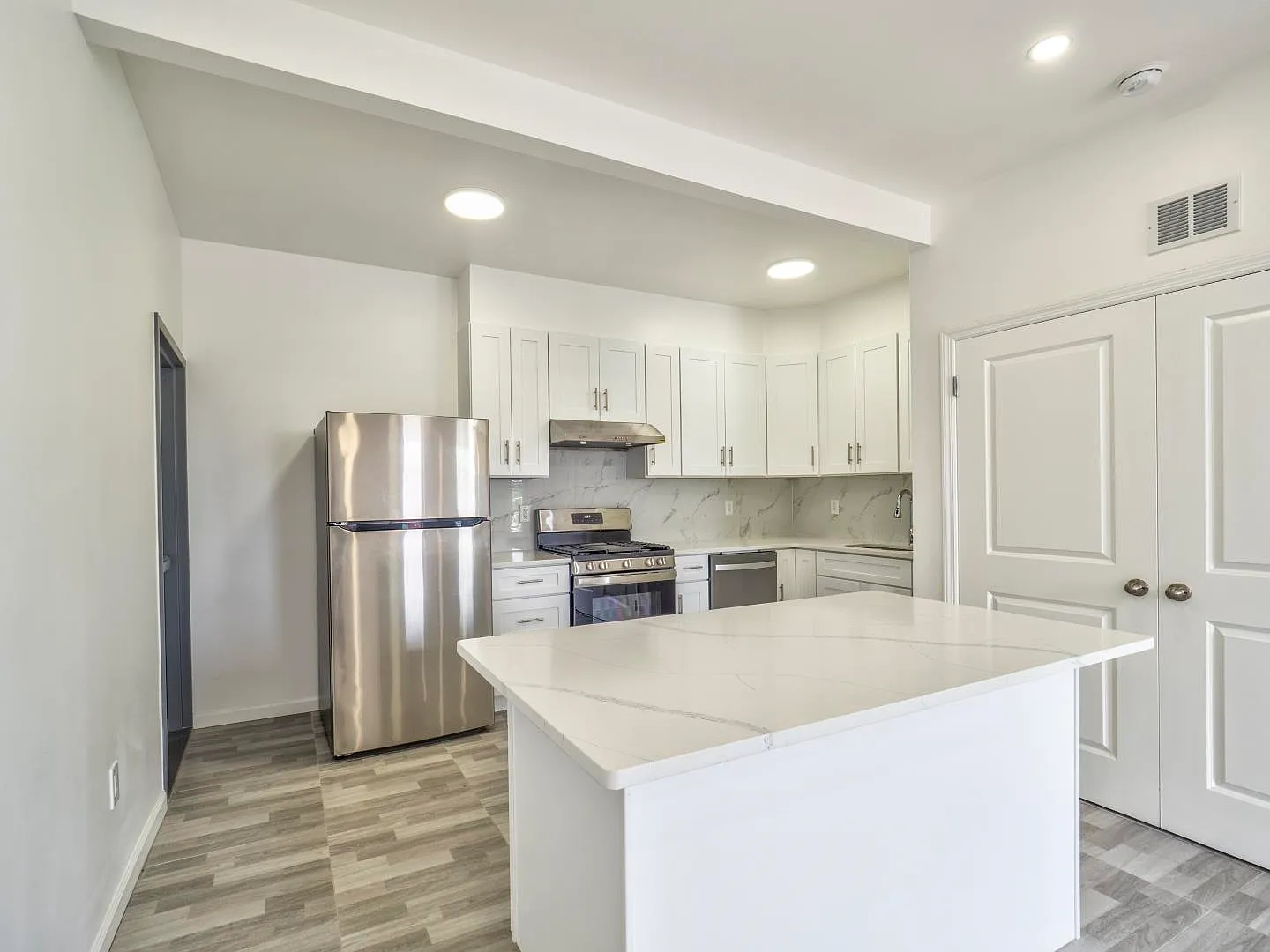 3 bed, 1.0 bath, $2,800 — Photo 2