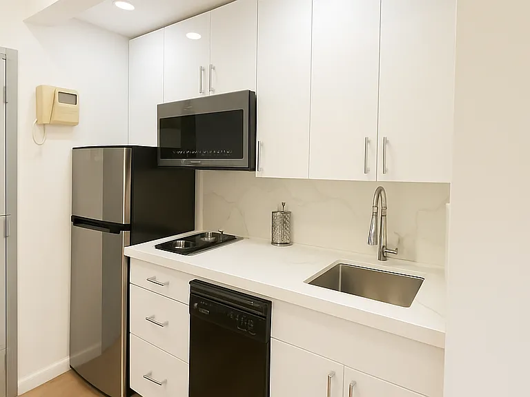 239 W 12th St #4A — Photo 3