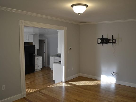 4th image of 39 Witherbee St