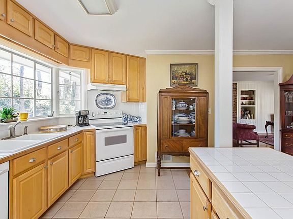 4th image of 177 Atwood Dr