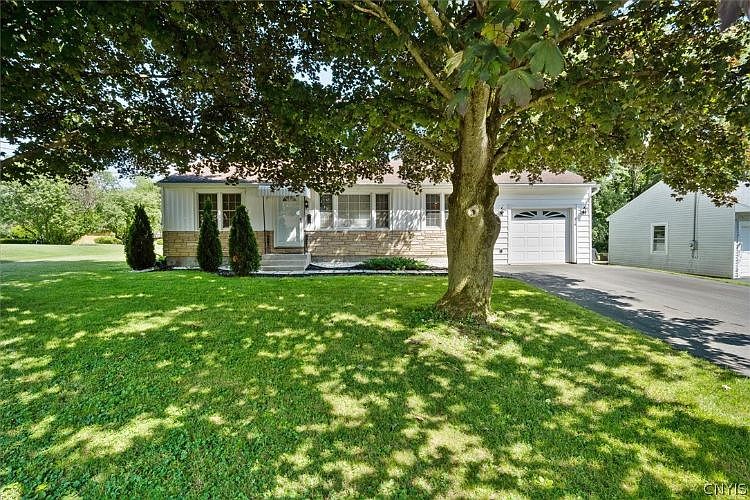 1st image of 216 Fairway Dr