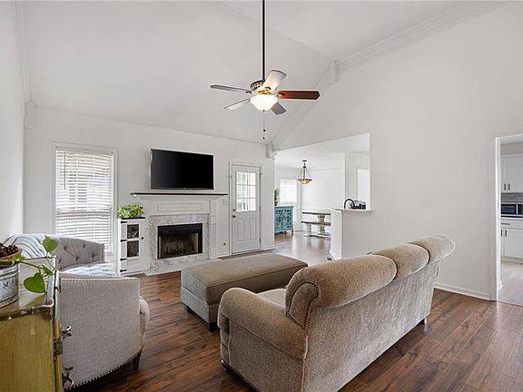 5th image of 9 Cross Pointe Way