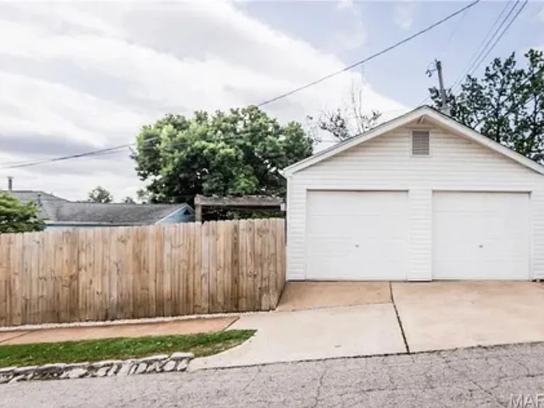1327 Kraft St — Photo 14