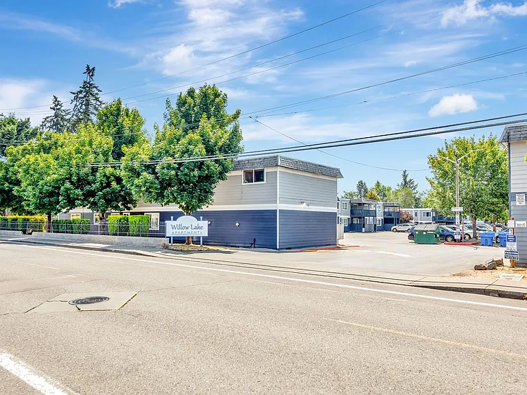 Willow Lake Apartments — Photo 15