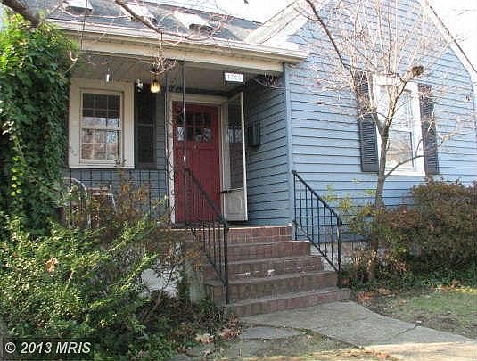 2nd image of 1706 S Oakland St