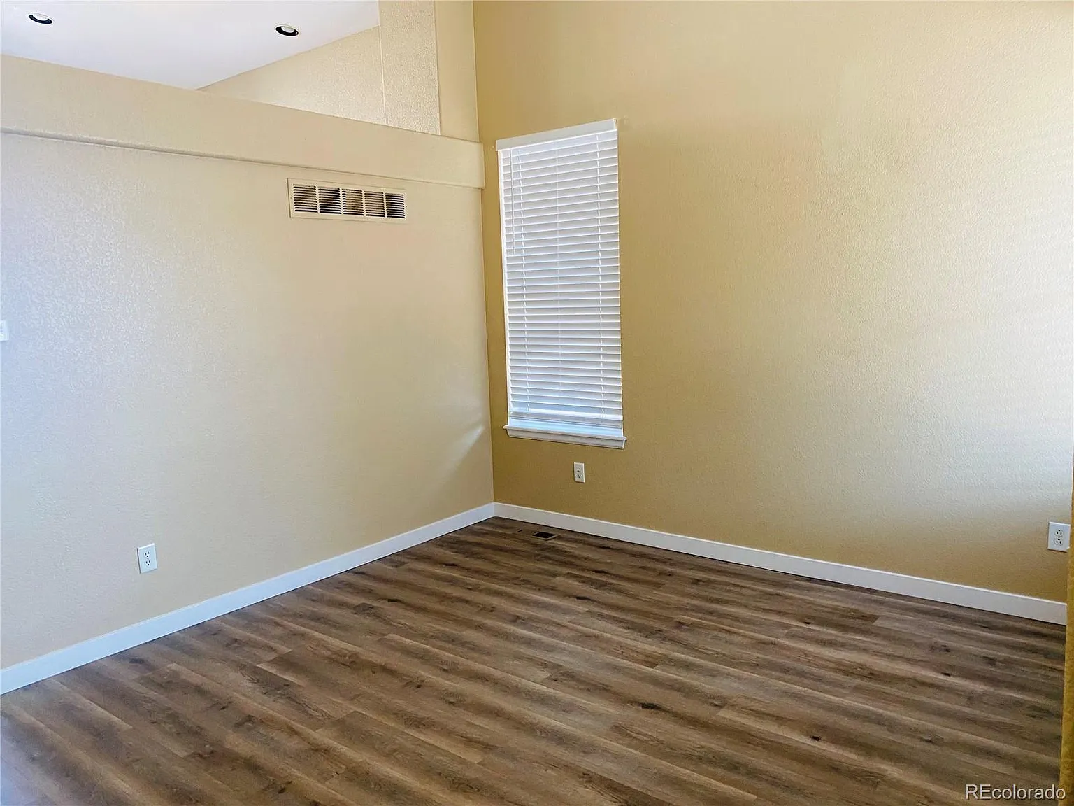 4 bed, 3.5 bath, 1908 sqft, $2,800 — Photo 3