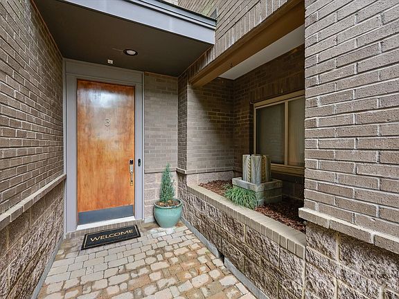 5th image of 420 Queens Rd APT 3