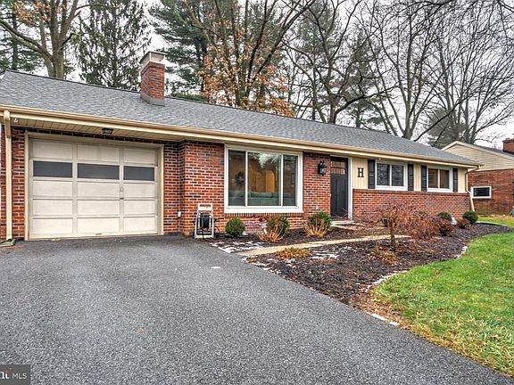 3rd image of 1562 Vista Rd