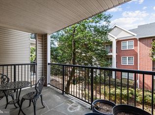 3308 Wyndham Cir APT 221, Alexandria, VA