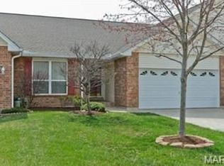 3215 Country Bluff Dr, Saint Charles, MO 63301