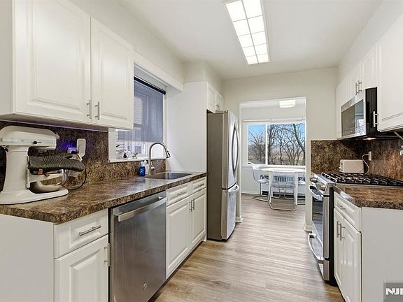 4th image of 117 Overpeck Ave