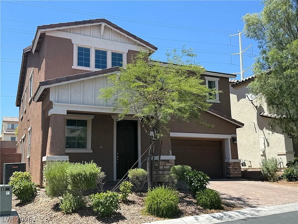4 bed, 2.5 bath, 2423 sqft, $2,500 — Photo 2
