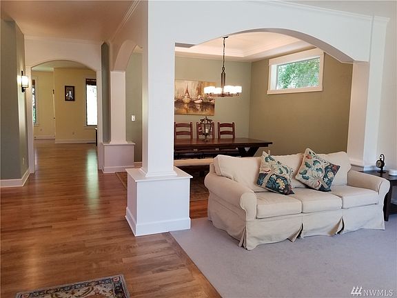 2nd image of 3984 Cameron Dr NE