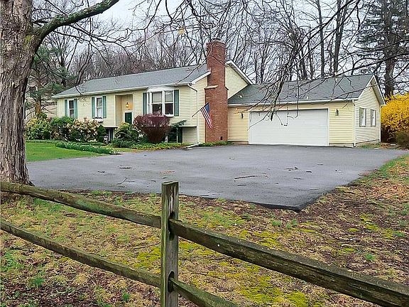 2nd image of 4 Woodside Dr