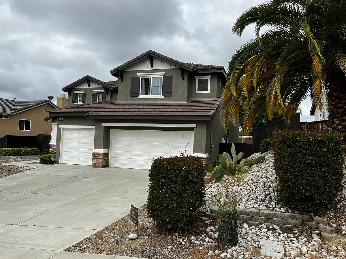 Building Photo - 39649 Parkview Dr