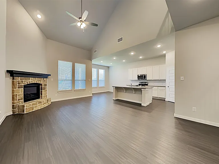 1552 Seminole Dr — Photo 8