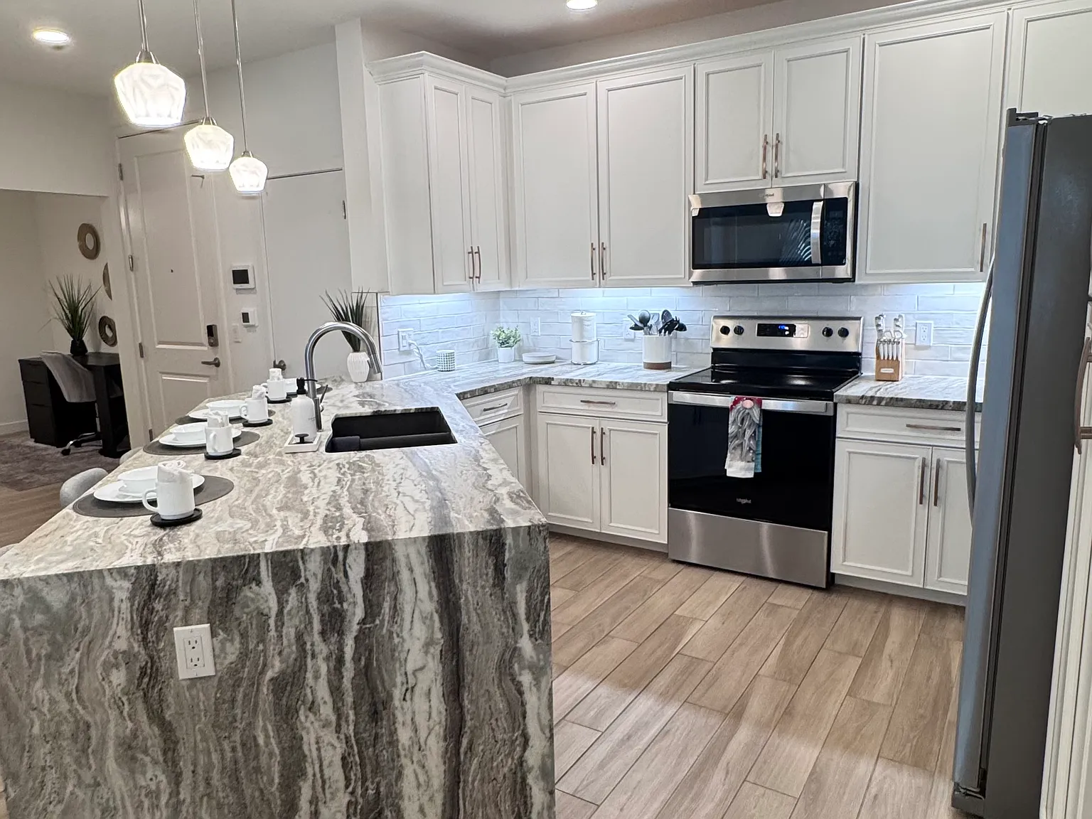2 bed, 1464 sqft, $3,500 — Photo 3