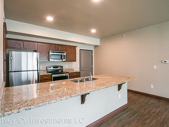 5th image of 405 Ashley Ct Unit 106