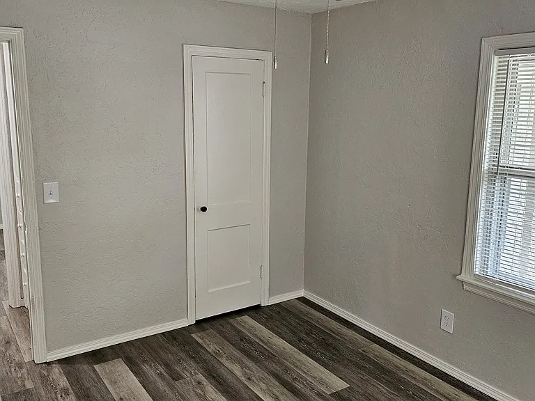 513 E Boeing Dr — Photo 17