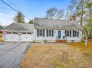 33 Head Of The Bay Road, Buzzards Bay, MA 02532