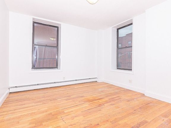 5th image of 952 Putnam Ave #3C