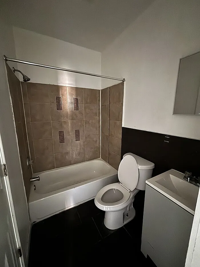 2 bed, 1.0 bath, $1,350 — Photo 3