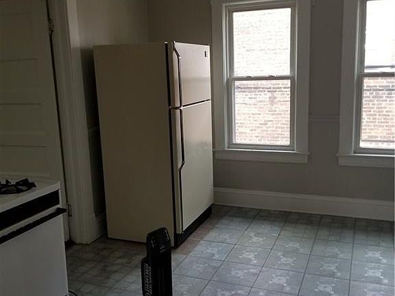 5th image of 2015 Lark St APT 2