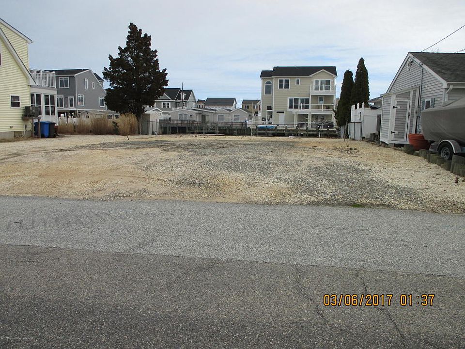 1st image of 65 Lynn Ann Ln
