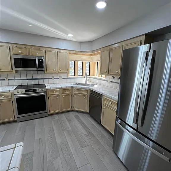 121 E Jonquil Ave — Photo 10