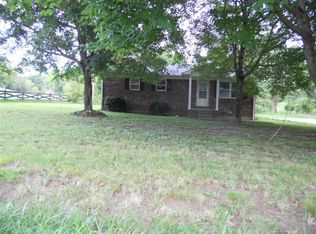1230 Love Lee Rd, Morgantown, KY 42261