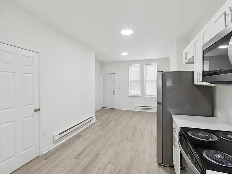2603 N Hollywood St — Photo 6