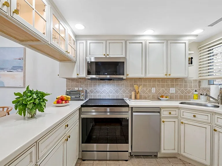 2 Brackett Pl #B — Photo 10