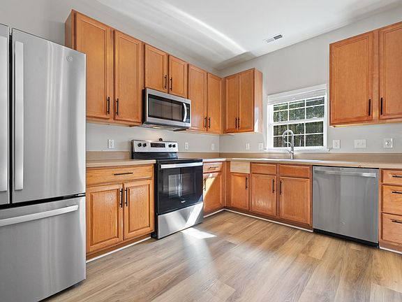 5th image of 426 Hanson Rd