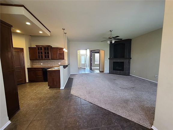 3rd image of 16121 Vallejo Pl