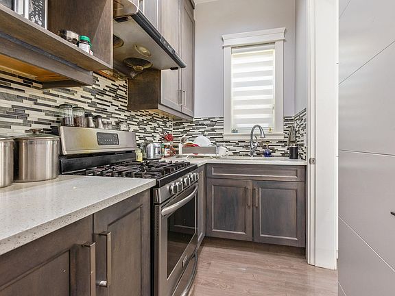 3rd image of 18833 54a Ave