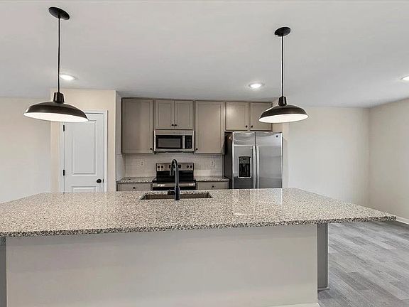 3rd image of 65 Thrower Rd