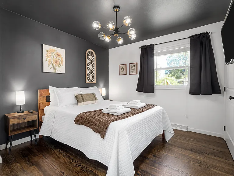 522 Ross Ln — Photo 16
