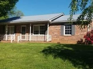 876 Lakeview Dr, Dobson, NC 27017