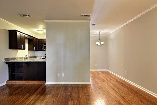 4th image of 410 W Gaston St APT A